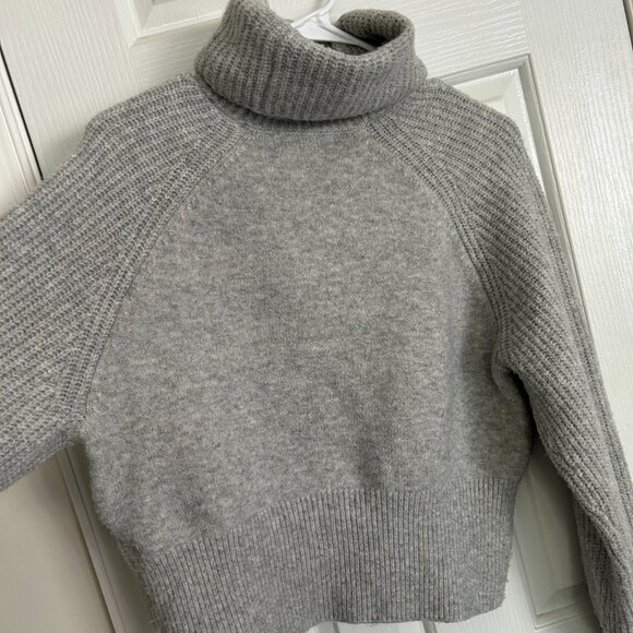 Elodie Gray Cropped Sweater - Picture 4 of 6